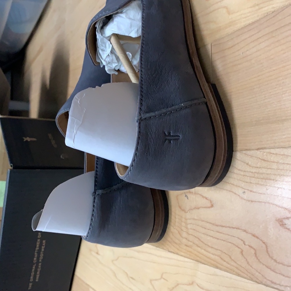 Denim/gray Frye Kenzie Venetian size 7.5. EUC